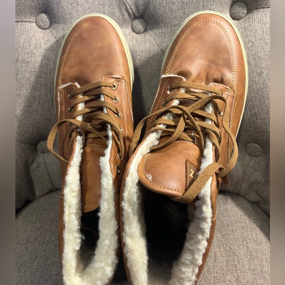 Lugz men’s faux fur lined hight top boot. New without tags. Never worn. Size 11 main image 4